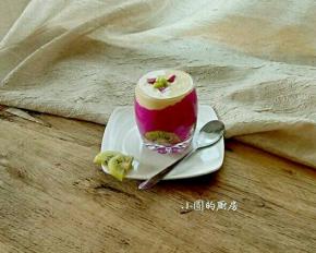 放入果丁装饰即可