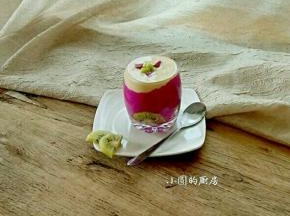 放入果丁装饰即可