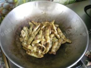 收汁出锅，菜已经软烂了。