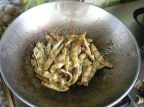 收汁出锅，菜已经软烂了。