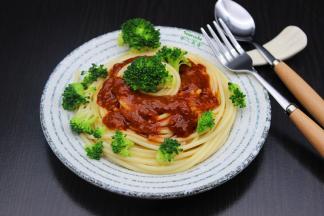 意面、西兰花、拌面酱一起拌均即可