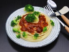 意面、西兰花、拌面酱一起拌均即可