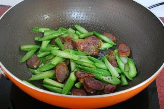 放盐炒均即可。