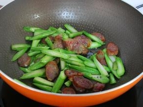 放盐炒均即可。