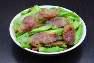 家常菜，芥兰炒腊肠出锅了