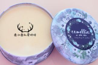 用40g冷水把5g吉利丁片泡软，再隔水加热融化，稍微冷却后加入透明汽水，我用的是雪碧，从旁边慢慢倒入。