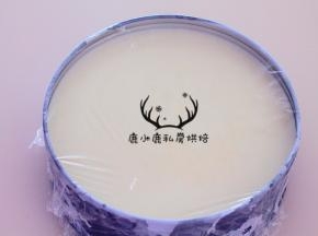 放入冰箱冷藏2小时，凝固后我们就可以做镜面了。