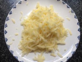 土豆洗净去皮刨丝