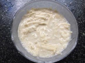 加水搅拌成面糊