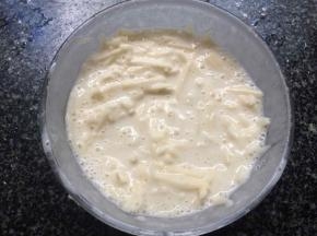 加水搅拌成面糊