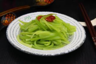 腌制1小时即可食用。