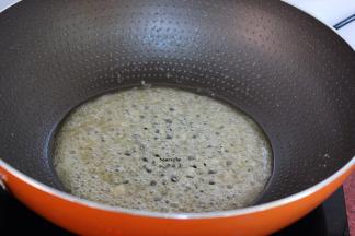 加入白醋，烧开；