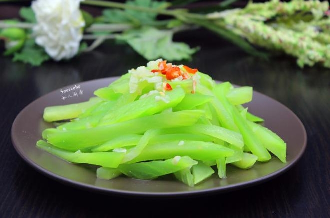 蒜蓉炒莴笋