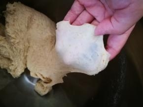 搅拌至光滑，可以拉出粗膜