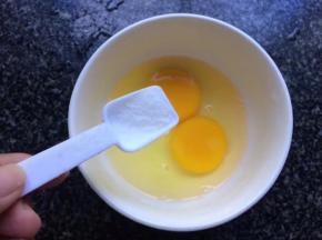 鸡蛋加盐
