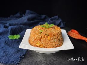 米饭装碗里倒扣即可，是不是很有食欲