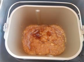 面包机加热25分钟后，加入60克麦芽糖，如果没有麦芽糖可以省略