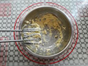 黄油软化后打到顺滑状态