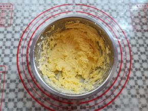 再次将材料打发到顺滑状态