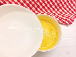 加入比蛋液多一倍量的温开水