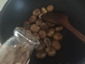 再加入一勺孜然粉