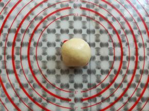 面团捏紧收口朝下