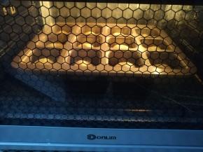 面团放入烤箱发酵20分钟