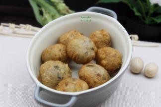 起锅用吸油纸把多余的油吸干