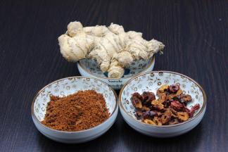 准备食材：红糖、红枣片、生姜；PS：我采用的食广东本土的小黄姜比较辣