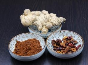 准备食材：红糖、红枣片、生姜；PS：我采用的食广东本土的小黄姜比较辣
