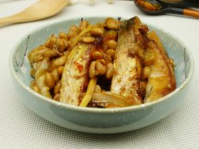 开胃的家常菜，腊八豆焖鱼