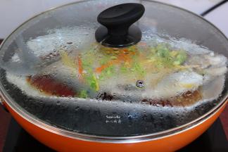 蒸好后，焖3分钟；