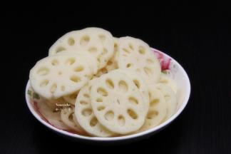 去皮，洗净，切薄片；