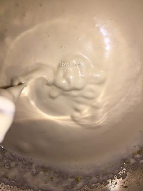 隔50-60度热水高速打发至纹线不易消失