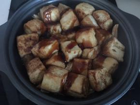 然后加入生抽、盐和蚝油调味