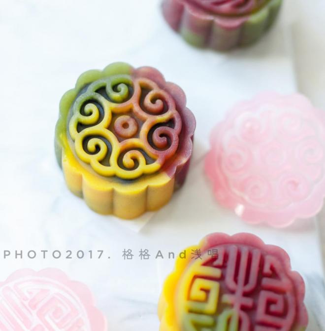 缤纷桃山皮月饼