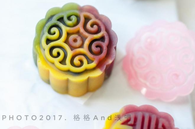 缤纷桃山皮月饼