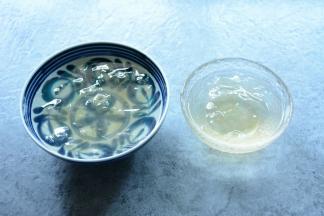 6.一勺一勺舀起来，放入碗中。