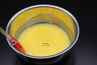 加入浓椰浆拌均；