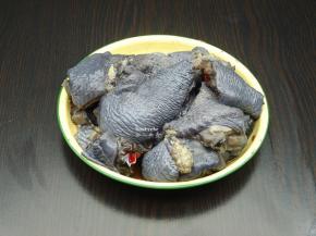 乌鸡洗净，切块；PS：一只乌鸡太多，用了800克