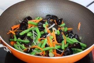 放盐、香醋、香油炒均即可