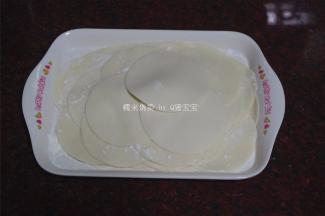 由于压面机压得比较薄，一共印出32片，只用了其中26片。