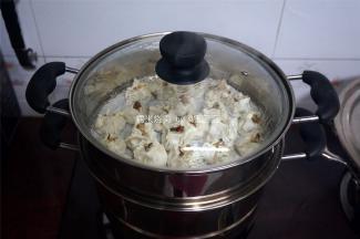 沸水后上锅，蒸10分钟即可。