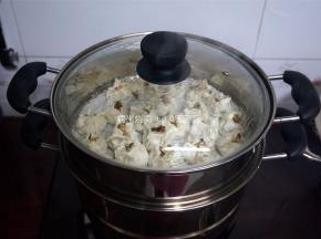 沸水后上锅，蒸10分钟即可。