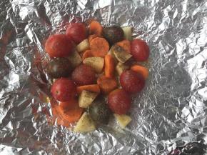 加入黑胡椒粉和少许盐、橄榄油拌匀。