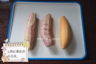 将红薯洗净后去皮。