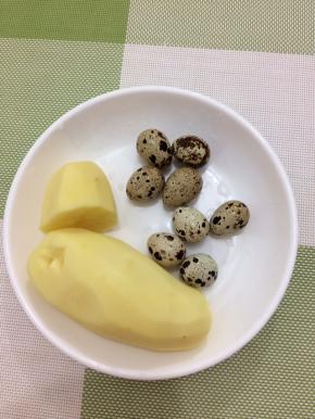 准备土豆和鹌鹑蛋