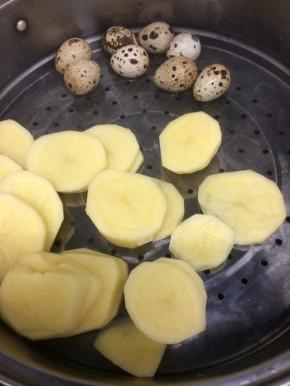 土豆和上锅蒸熟