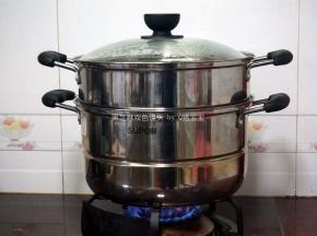 开大火并一直保持，从开始到结束一共蒸20分钟。