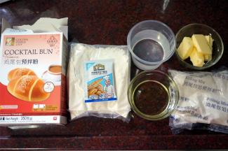 按照鸡尾包食谱准备齐其他的食材。